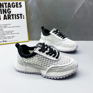 أحذية كاجوال رجالية للصيف مريحة جيدة التهوية مع نسج بأربطة بإغلاق بلون واحد وتصميم مضاد للانزلاق - Product Image 2