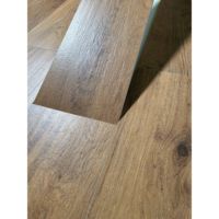 Conception populaire Carrelages de sol en bois céramique émaillée mate en porcelaine pour salle de bain intérieure petite salle de douche