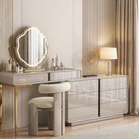 Ensemble de commodes modernes à coins arrondis et finition brillante avec coiffeuse en verre trempé pour suite d'hôtel et présentoir de salle d'exposition