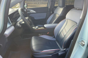 Geometry E Firefly 2020 401KM Lightning Tiger, Volante a la Izquierda, Transmisión Automática, Tapicería de Cuero Oscuro, SUV de 5 Plazas, R16 - Product Image 4