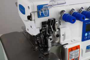 Machine à coudre industrielle à cinq fils JK-F950-5D-EUT avec moteur intégré - Product Image 4