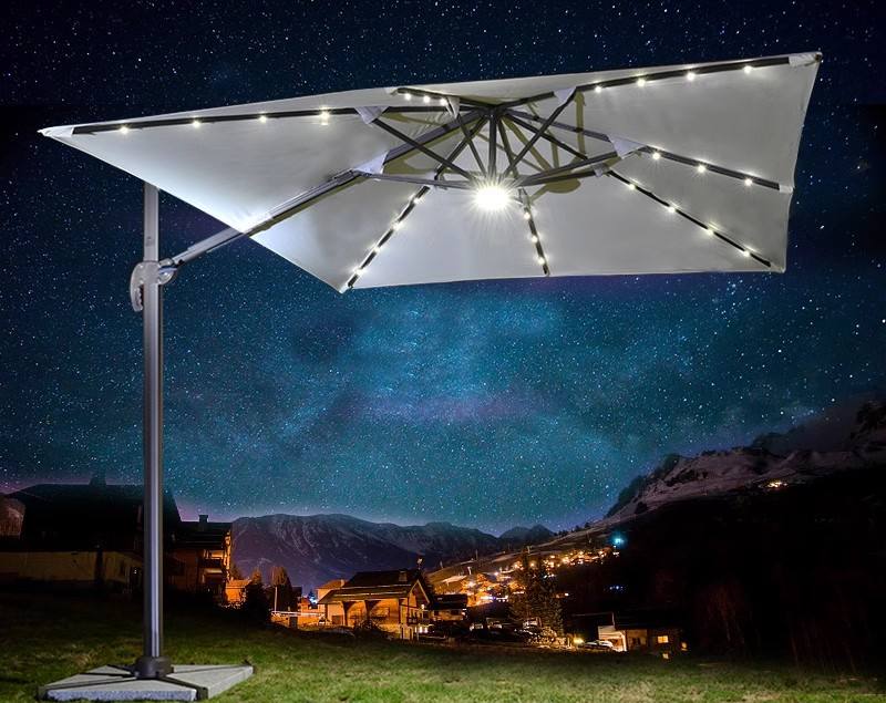 Cuadrado de 3 metros con asiento de piedra.