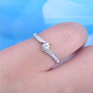 Anello con Design Intrecciato Stile Matrimoniale per Donne - Product Image 2