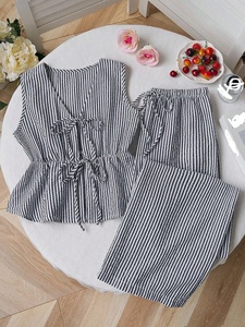 ชุดเซ็ต 2 ชิ้น เสื้อแขนกุดลายทางผูกเชือกและกางเกงขายาว สไตล์แฟชั่นฤดูร้อนสุดเซ็กซี่สำหรับใส่เดินเที่ยว - Product Image 3