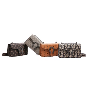 Bolso Bandolera 2025 con Patrón Geométrico Vintage para Mujer, con Correa de Cadena Simple, Nuevo, a la Moda, Forrado en PU, Portátil, para la Temporada de Otoño - Product Image 1