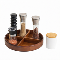 Moderne ronde draaibare bamboe houten dienbladorganizer voor de woonkamer met stevige zwarte stalen stang