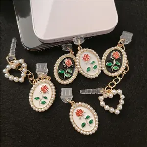 Perle Rose bouchon anti-poussière breloque Kawaii bouchon Anti-poussière prise de Port de Charge pour iPhone14 Type C Protection contre la poussière écouteur <span class=keywords><strong>Jack</strong></span> bouchon - Product Image 1