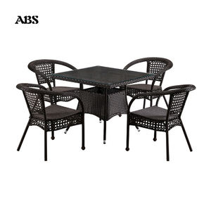 Chaise et table en rotin de bonne qualité, bon marché, 2021 - Product Image 1