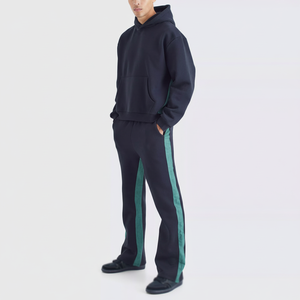 Sweat-shirt deux pièces pour homme avec logo personnalisé Sweat à capuche ample et pantalon de jogging évasé Collection Hiver - Product Image 1