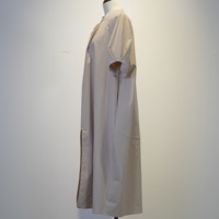 Robe chemise à col mandarin et manches courtes pour femme, robe midi beige ample à manches raglan et fente avant