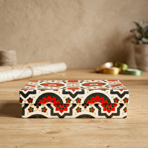 Boîte cadeau carrée rigide décorative avec motif floral rouge, en carton recyclable aseptique, fermeture magnétique, impression offset - Product Image 2