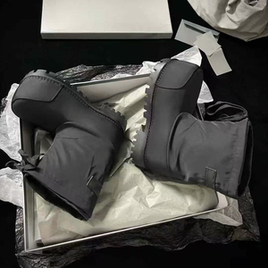 รองเท้าบูทหิมะดีไซน์หรูคุณภาพสูงจากโรงงานขายส่ง รองเท้าบูทหิมะบุขนหนานุ่มสบายสำหรับผู้ชายและผู้หญิง - Product Image 5