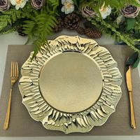 Assiette de présentation en plastique de 13 pouces en forme de pétale, avec bordure fleurie électroplaquée, pour la décoration de table de mariage, banquet ou événement