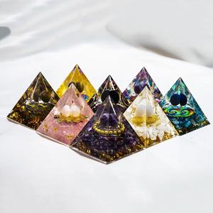 2025 Venta caliente 5cm cristal pirámide curación Chips espíritu Chakra orgón Pirámide para la decoración de la habitación - Product Image 1