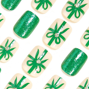 Faux ongles à presser de Noël vert olive avec nœud cadeau et paillettes dorées, élégants et illuminants pour les fêtes, le salon et le DIY - Product Image 3