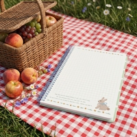 Cuaderno con diseño de conejito juguetón de granja, con páginas interiores coloridas y encuadernación en espiral resistente, un regalo encantador y adorable