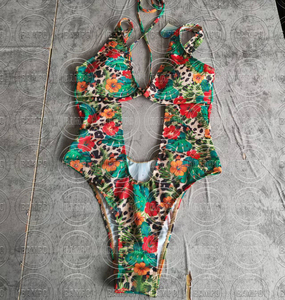 Ensemble de maillots de <span class=keywords><strong>bain</strong></span> de luxe pour femmes 2026, avec logo personnalisé, sexy, 3 pièces, pour le fitness, comprenant un micro mini bikini, un t-<span class=keywords><strong>shirt</strong></span> court et un maillot de <span class=keywords><strong>bain</strong></span> uni à motif fruité - Product Image 4