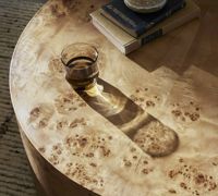 Table basse ronde moderne avec plateau en bois de cerisier et structure en acier inoxydable, design simple fait main pour salon
