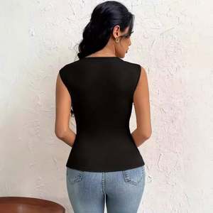 Débardeur décontracté pour femme, design asymétrique, sexy, sans manches, couleur unie, col asymétrique, vente en gros - Product Image 3