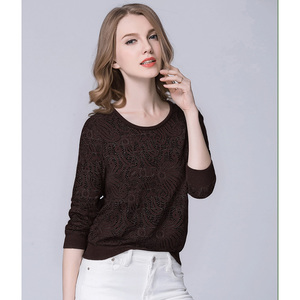 เสื้อแขนยาวถักลายฉลุสีน้ำตาลเข้มสำหรับผู้หญิงพร้อมแขนเสื้อแบบพับได้ สวมใส่สบายๆ ในชีวิตประจำวัน - Product Image 3