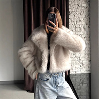 Nouveauté 2024 : Manteau court d'hiver en fausse fourrure pour femme, col châle, duveteux, grande taille, avec applique en fourrure écologique