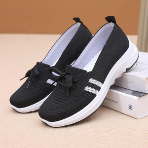 Nuevos zapatos de tela Old Beijing para el verano, cómodos, suaves, ligeros, con cierre sin cordones, informales, zapatos de mamá perezosos de un solo paso, de punto plano para el otoño - Product Image 2