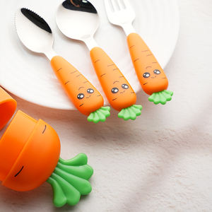 Lindo juego de cucharas de frutas para niños con inserto de zanahoria Acero inoxidable 304 18/8 Desechable para fiestas - Product Image 4