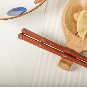 ตะเกียบไม้ขายส่งจำนวนมาก <span class=keywords><strong>ราคา</strong></span><span class=keywords><strong>ถูก</strong></span> รับทำโลโก้ ตะเกียบหรูหราสำหรับโรงแรม ซูชิ ผลไม้ บะหมี่ ชุดตะเกียบ - Product Image 3