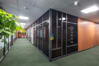 Cloison de séparation moderne entièrement réglable en hauteur, cloison modulaire en aluminium, cloisons en verre ignifuge pour écoles et hôpitaux