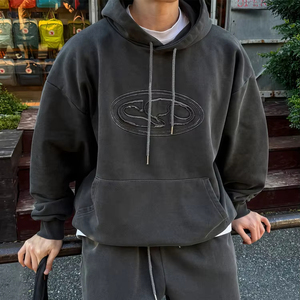 Sweat-shirt à capuche gris foncé délavé et usé sur mesure pour hommes - Product Image 1