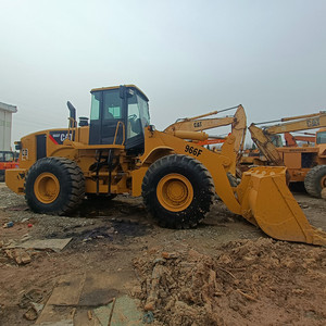 Chargeuse sur pneus d'occasion Cat 966F, faible nombre d'heures, d'origine japonaise, modèle classique robuste, efficace pour les carrières et la construction. - Product Image 4
