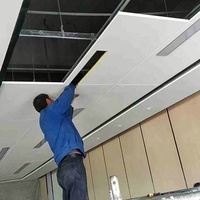 Plaque de plafond acoustique 24x24 pouces pour plafonds médicaux, avec mat de fibre de verre 600 et laine minérale 700, pour grille suspendue, excellente performance