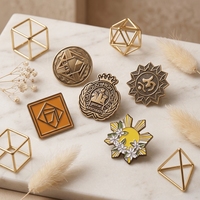Fabricant de badges personnalisés en métal émaillé (doux ou dur) avec logo, motifs de dessins animés et anime, en or, pour la vente en gros