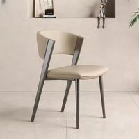 Ensemble de chaises de table de luxe modernes à dossier haut refroidissement en cuir nordique italien pour hôtel restaurant salle à manger en plein air Style design