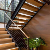 Escalier droit moderne d'intérieur à double poutre en bois et acier