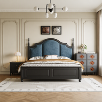 Lit double vintage haut de gamme de style français avec revêtement en velours, cadre en bois massif, rangement et dossier souple - Design moderne du milieu du siècle