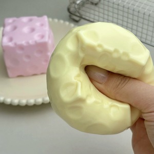 Nuevo Juguete Sensorial Antiestrés de PU de Alta Calidad con Sonido de Queso, Bloque de Relleno Crujiente de Ascenso Lento, Unisex - Product Image 2