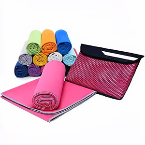 Serviette de sport portable en microfibre avec logo personnalisé, séchage rapide, ultra douce, compacte, avec sac en filet - Product Image 1