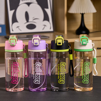 Bouteille d'eau réutilisable en plastique résistante aux hautes températures avec paille pour enfants, idéale pour le sport et les activités de plein air