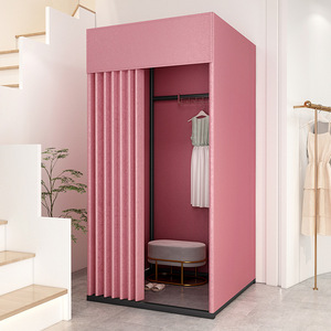 Cabine d'essayage portable de luxe pour boutique de vêtements, construction métallique, mur décoratif intégré - Product Image 1