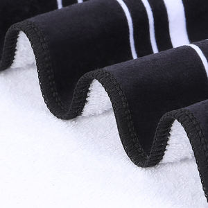 Serviettes de plage personnalisées en coton éponge 100% jacquard noir et blanc absorbant moderne en gros, impression de logo - Product Image 4