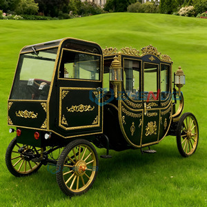 Voiture électrique vintage à quatre roues noire et or avec cabine conducteur fermée, véhicule personnalisé pour les visites et les mariages - Product Image 5