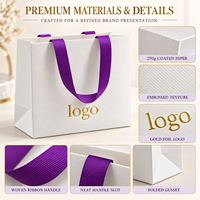 Sacs en papier blanc de 270 g avec votre propre logo en stock, 18,5 x 8 x 16,5 cm, emballage cadeau en feuille d'or gaufrée pour cosmétiques et bijoux