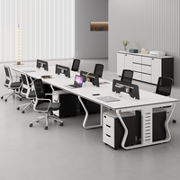 Bureau d'ordinateur pour employés, table simple et moderne de couleur blanche avec pieds blancs, bureau pour six personnes