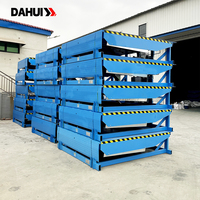 Rampe de quai à rebord relevable robuste pour la manutention de palettes dans les centres de distribution