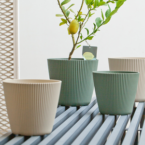 Vase de sol contemporain en plastique HDPE Fleid - Durable, léger, réutilisable, écologique, résistant à la décoloration, à large ouverture, de haute qualité - Product Image 6