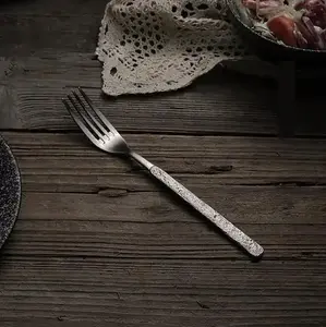 ชุดช้อนส้อมสแตนเลสดีไซน์ทันสมัย คุณภาพเยี่ยม ผิวสัมผัสเงิน จับถนัดมือ เป็นมิตรกับสิ่งแวดล้อม เหมาะสำหรับงานเลี้ยงอาหารค่ำที่บ้าน - Product Image 5