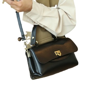 <span class=keywords><strong>Sac</strong></span> <span class=keywords><strong>à</strong></span> <span class=keywords><strong>main</strong></span> en cuir véritable <span class=keywords><strong>pour</strong></span> <span class=keywords><strong>femme</strong></span>, style vintage OL, nouvelle collection 2026, avec large bandoulière, multi-usages et tendance - Product Image 5