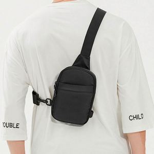 Nueva llegada: Bolso de pecho para hombre, mini bandolera portátil de ocio para viaje - Product Image 2