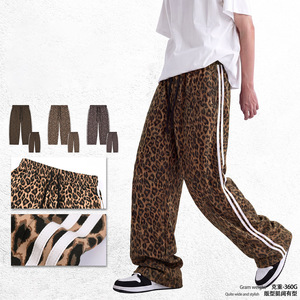 Nouvel Arrivage – <span class=keywords><strong>Pantalon</strong></span> de jogging en tissu éponge imprimé léopard 360 GSM pour homme, taille élastique, détail sangle tissée, coupe droite, style décontracté urbain - Product Image 1